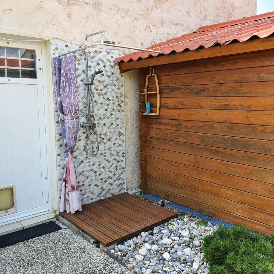 Le Petit Manoir Bed & Breakfast Vaux-sur-Mer Exterior photo