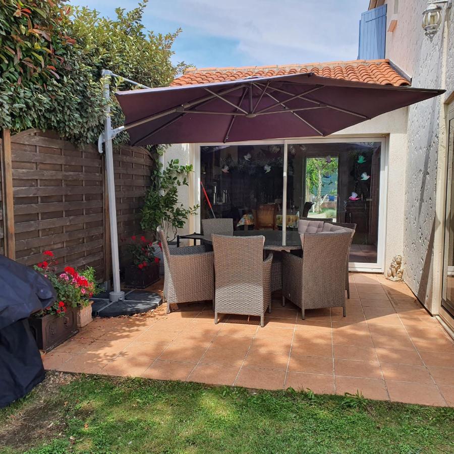 Le Petit Manoir Bed & Breakfast Vaux-sur-Mer Exterior photo